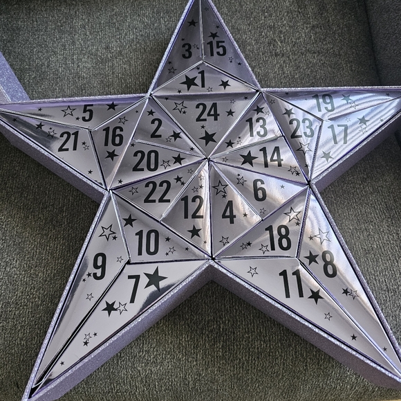 Mac Advent Calender BOX ONLY 2021 - Picture 2 of 3